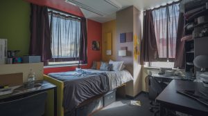 dormitor dezordonat 2